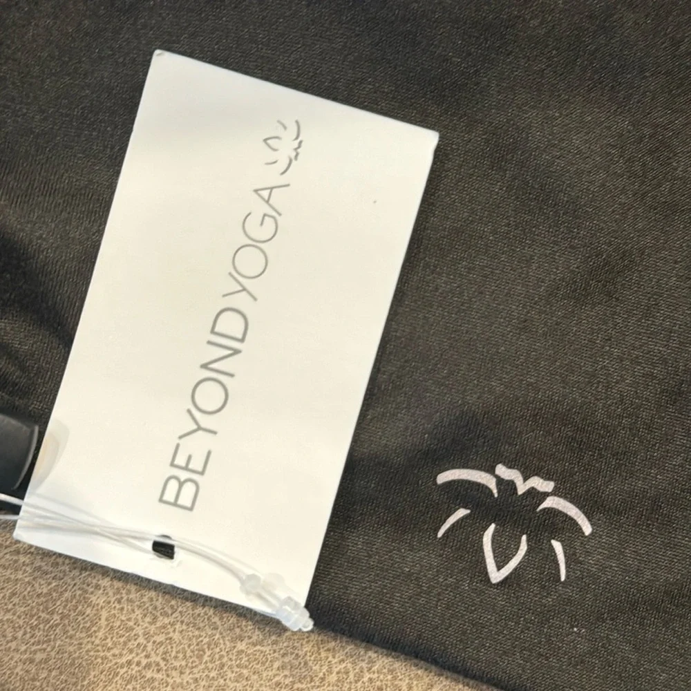 NWT BEYOND YOGA Black Hidden Pocket Infinity Scarf